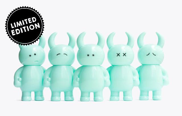UAMOU PASTEL GREEN - HAPPY Designer Art Toy UAMOU
