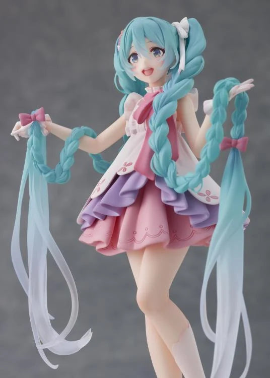 Hatsune Miku Wonderland Figure Rapunzel Art toy Taito