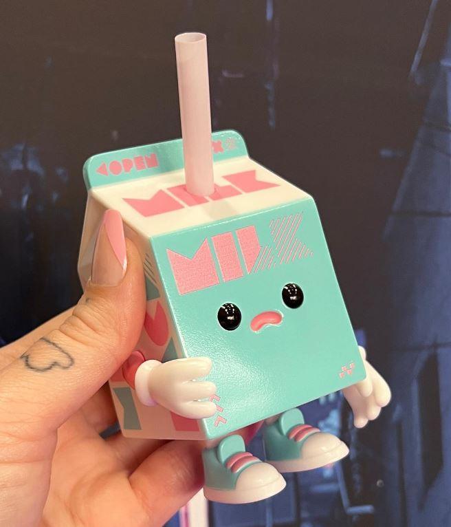 MUUKTOY JUICEBOXBOY MILKPACK BLUE Sofubi MUUKTOY